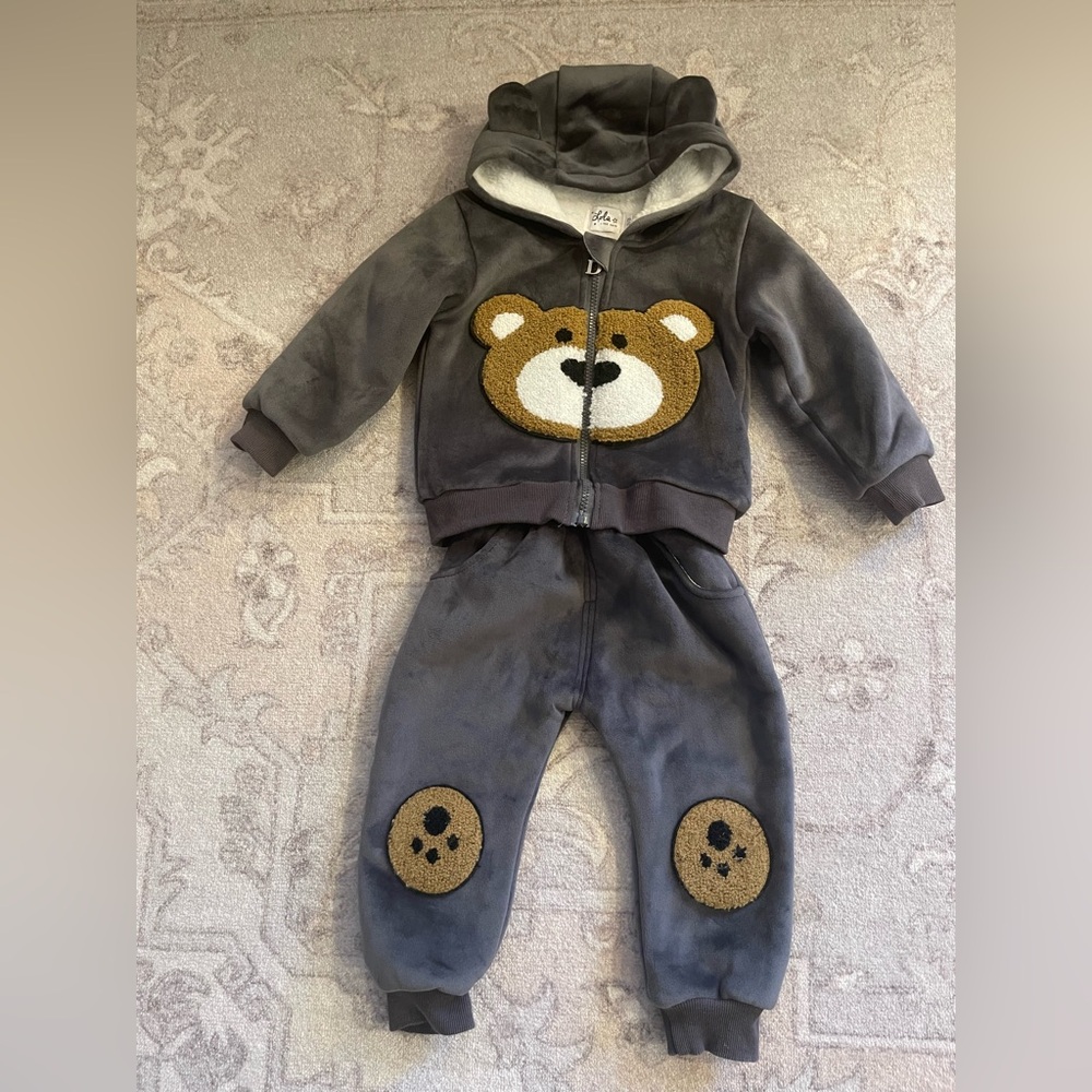 Like New Lola + The Boys Grey Velour and Fleece Teddy Bear Jogger Set Sz 2/3